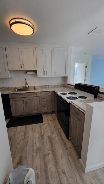 Kitchen - 1109 Wildrose Ct
