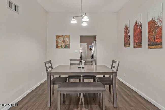 Building Photo - 6108 N 12th Pl