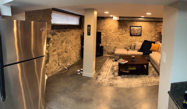 Building Photo - 931 S Laflin St