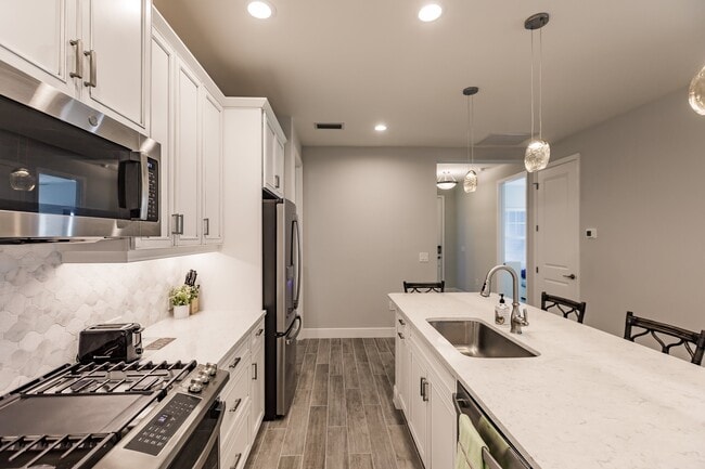 Building Photo - 11651 Solano Dr