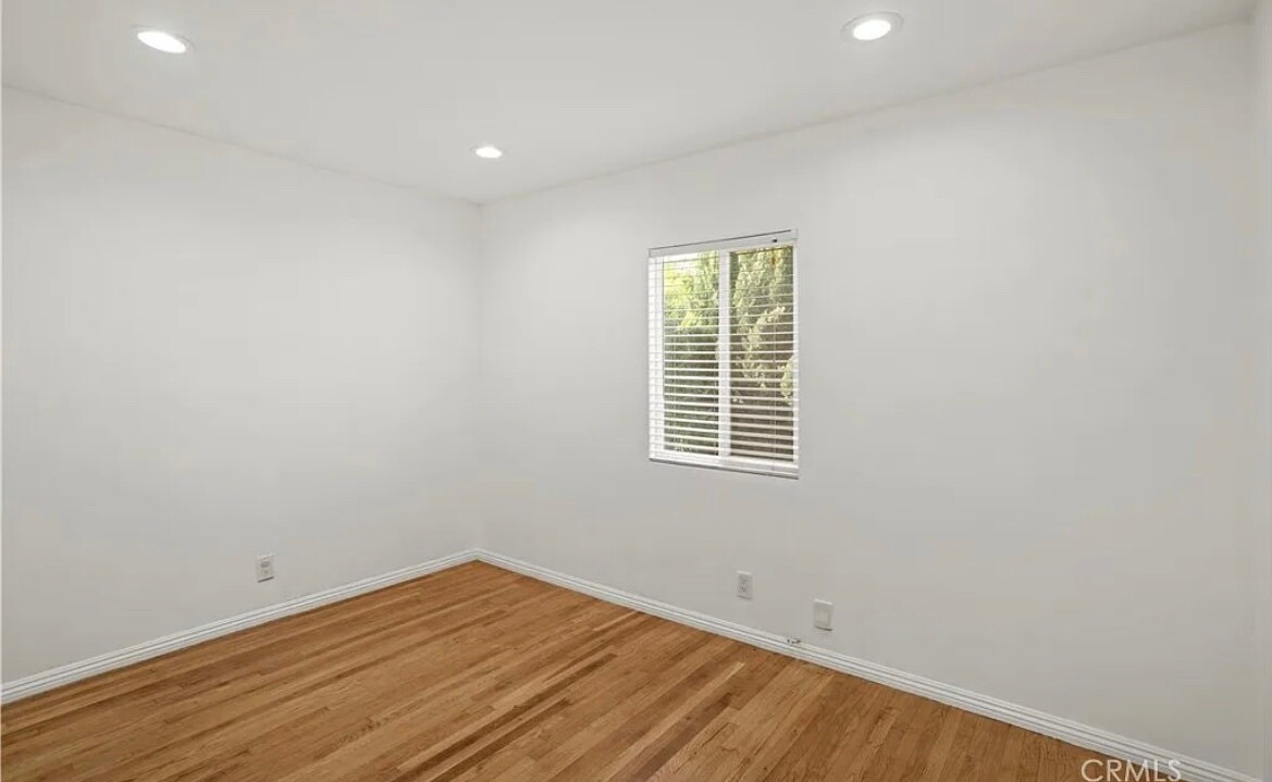 Building Photo - 300 W Hillsdale St