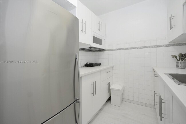 Building Photo - 344 Meridian Ave