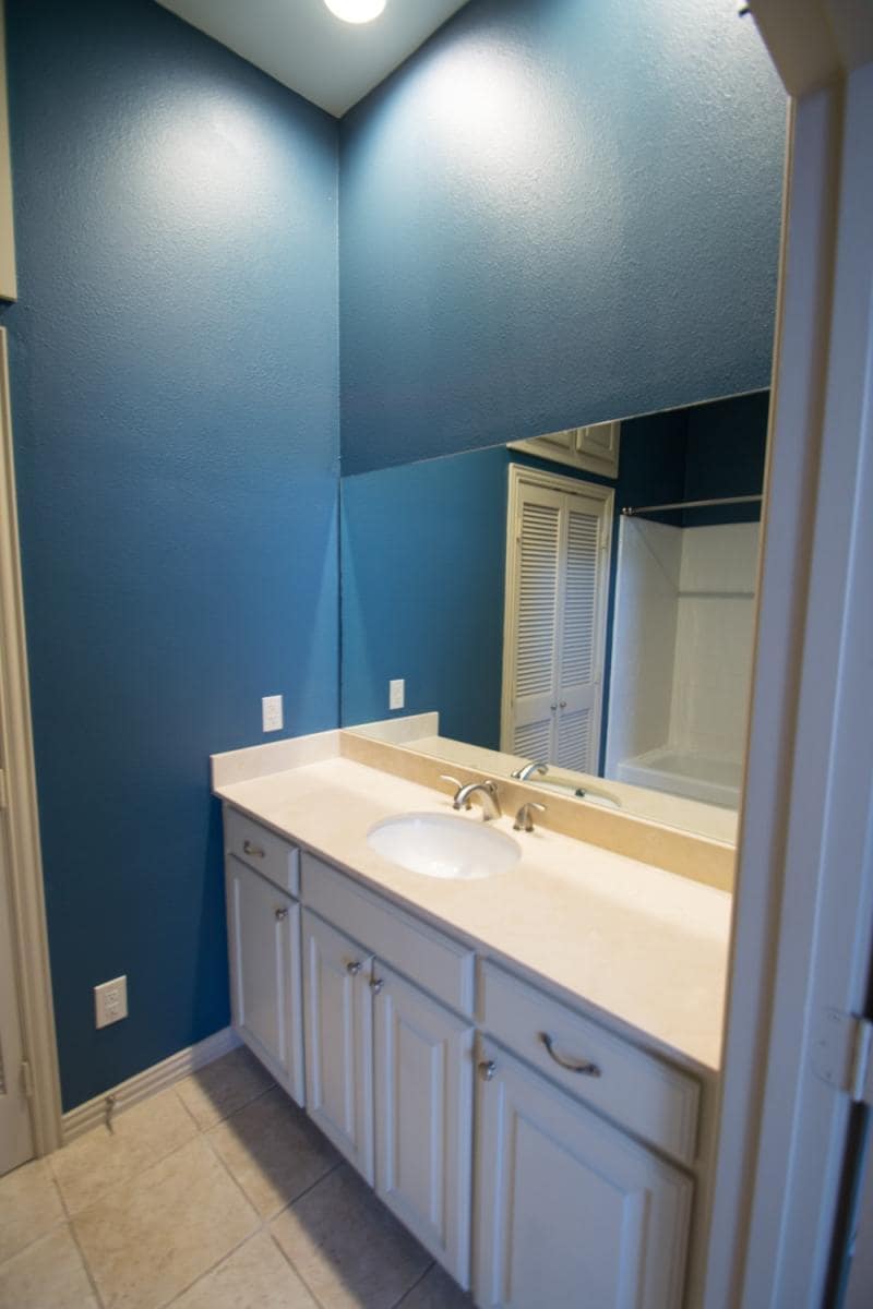 Vanity - 1818 N Fitzhugh Ave