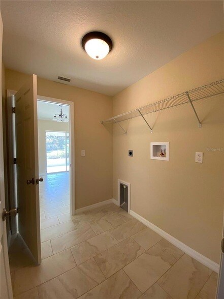 Building Photo - 572 Marion Oaks Trail