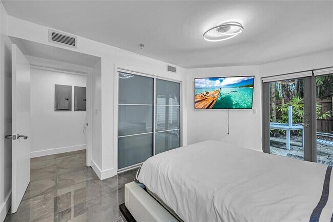 Building Photo - 1511 NE 4th Pl