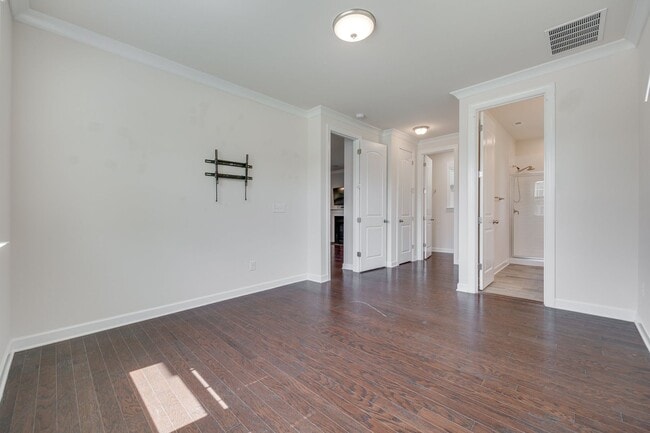 Building Photo - Gorgeous 4 bed 3.5 bath French country hom...