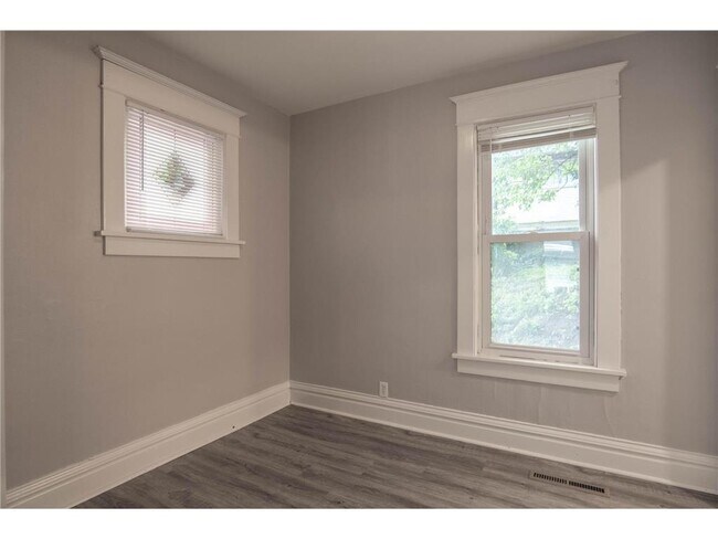 Building Photo - 1333 E Pacific St