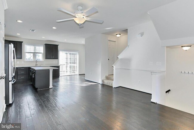 Building Photo - 210 Apsley Terrace