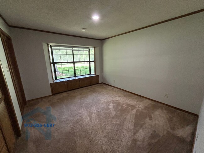 Building Photo - 104 Pinewood Ct