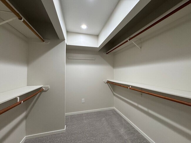 Building Photo - Breathtaking views of Chuckanut Bay!!