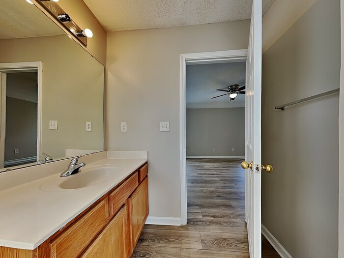 Building Photo - 3428 Ann Franklin Ct