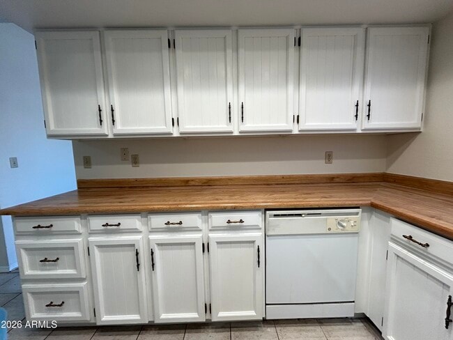 Building Photo - 3926 W Willow Ave