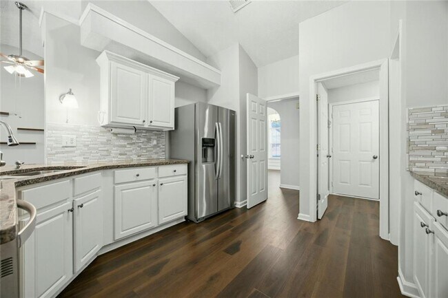 Building Photo - 572 Staghorn Ln