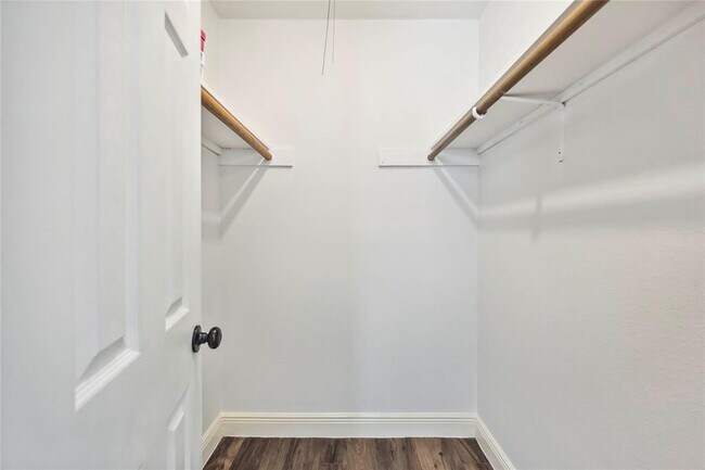 Building Photo - 3611 Drawbridge Dr