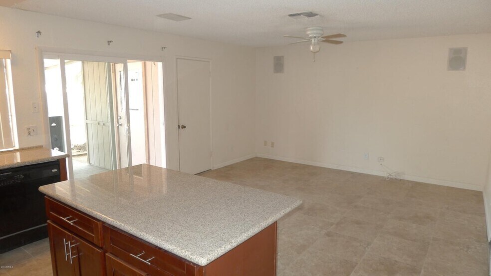 Building Photo - 812 W Watson Dr