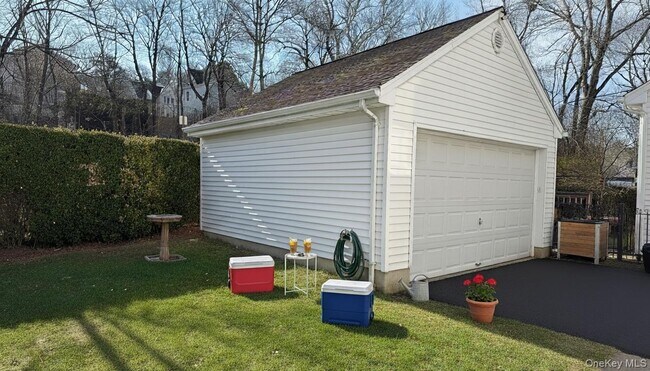 Building Photo - 68 Lake Ave