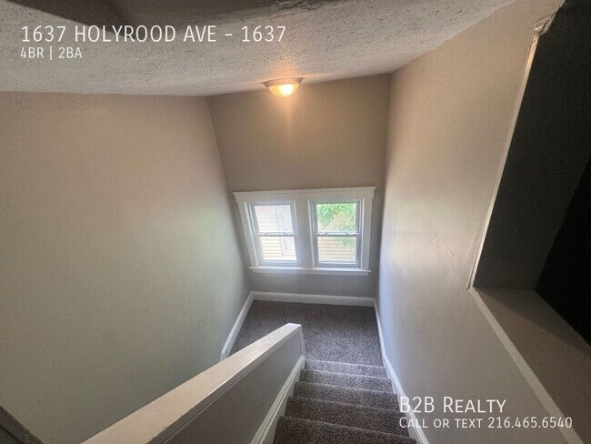 Building Photo - 1637 Holyrood Rd