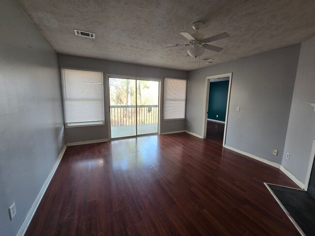 Building Photo - 950 Stewarts Creek Dr