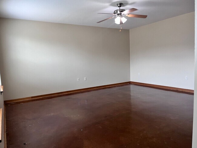 Building Photo - Brown St Units