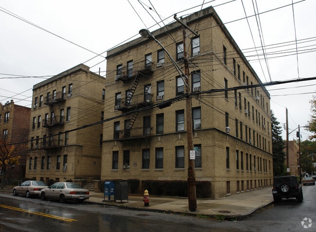 Primary Photo - 508 Van Cortlandt Park Ave