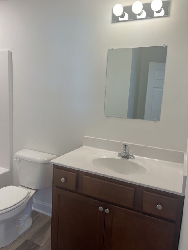 Building Photo - Hemingway Apartments