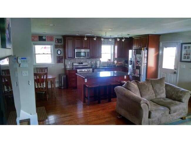 Building Photo - 2115 Ellis St