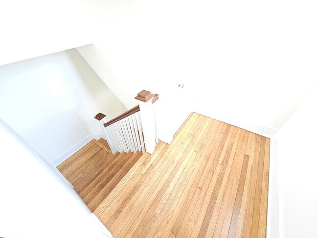 Building Photo - 515 E 49th St