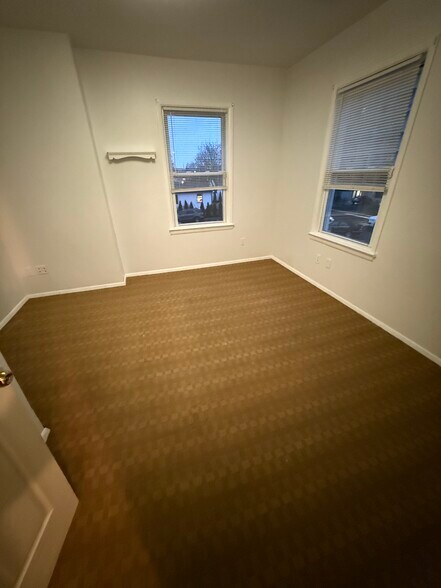 Building Photo - 19 N Bridge Ave