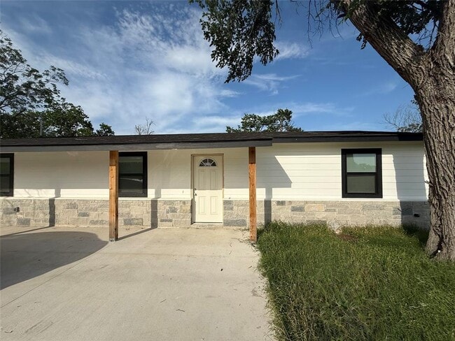 Primary Photo - 800 Old Thorndale Rd