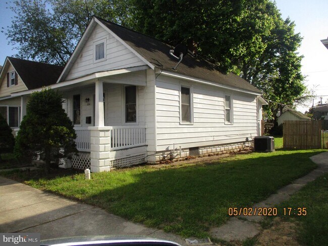 Building Photo - 334 N Governors Ave