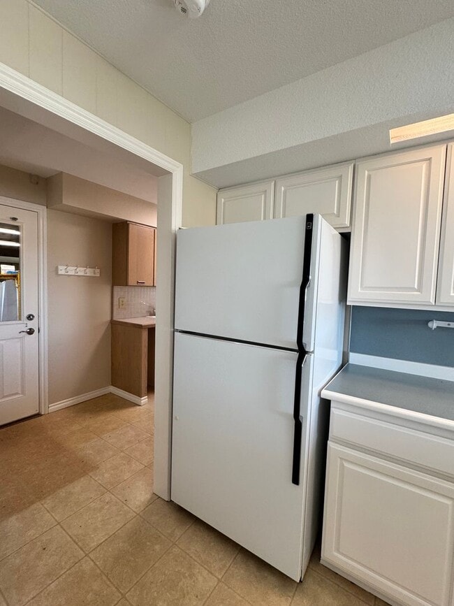 Building Photo - Large lower valley home, freshly remodeled...