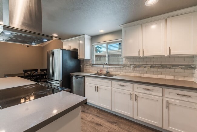 Building Photo - 10222 Sunol Way