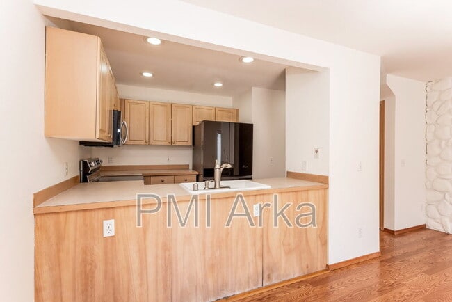 Building Photo - 10522 SE 264th St