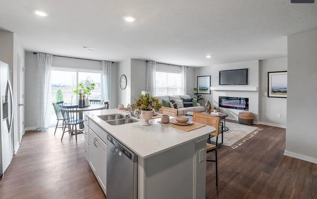 Building Photo - 2569 SE Hawkins Ave