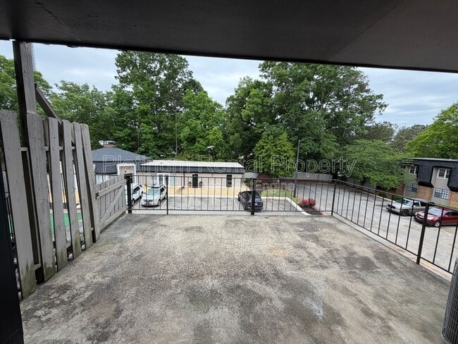Building Photo - 335 Winding River Dr