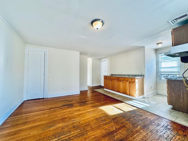 Building Photo - 179 Bradley St