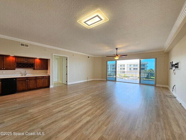 Building Photo - 590 S Banana River Dr