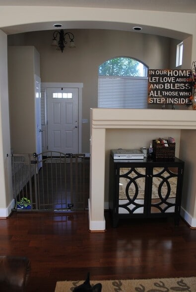Building Photo - 9735 Bluffside Dr