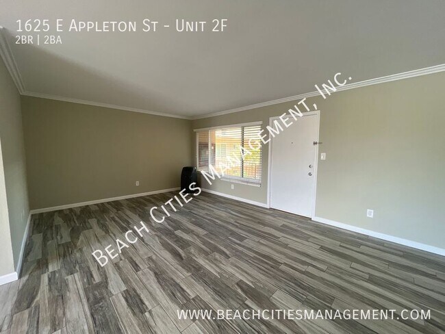 Building Photo - 1625 E Appleton St