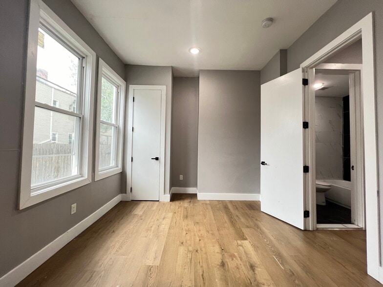 Building Photo - 324 Old Bergen Rd