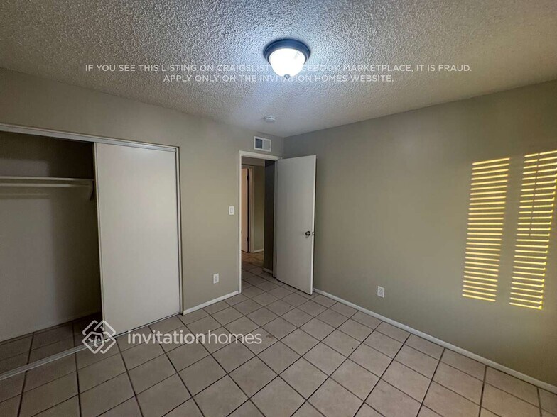 Building Photo - 4220 W Mission Ln