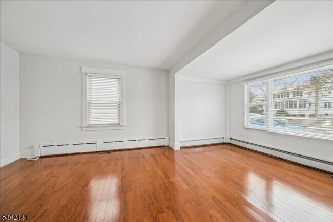 Building Photo - 16 Cross St