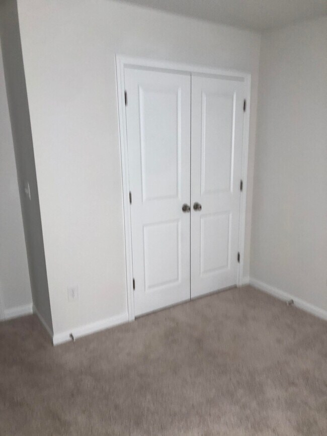 Building Photo - 103 Winding River Dr