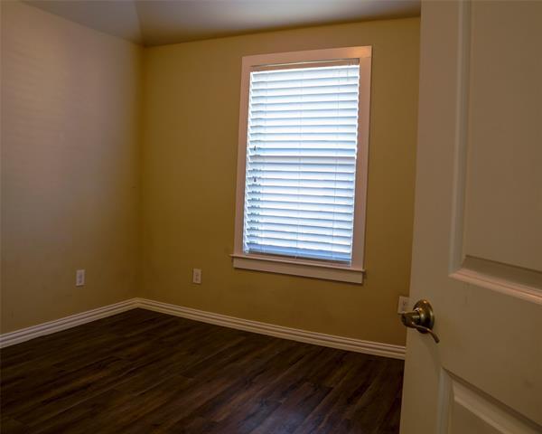 Building Photo - 4920-4922 Villas Dr