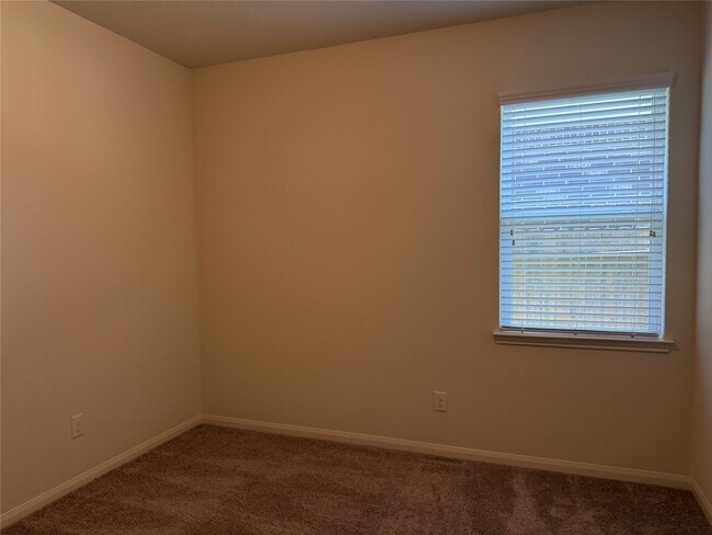 Building Photo - 21102 Echo Manor Dr