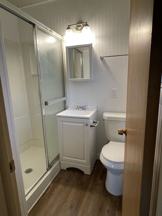 Building Photo - STUDENTS WELCOME! Sprawling Ranch Style 3 Bedroom 3 Bath Home w/ finished basement in Midtown For...