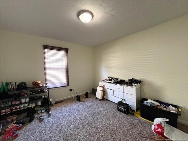 Building Photo - 323 Tokay Dr