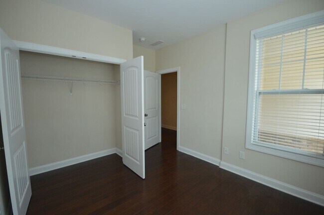 Building Photo - 542 Finnbar Dr