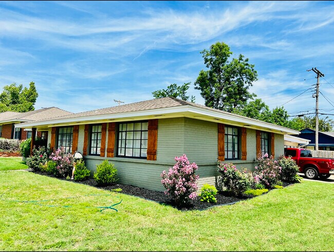 Primary Photo - 3301 NW 62nd St