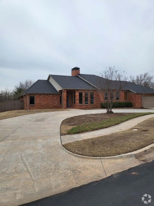 Building Photo - (4) Bed/(3) Bath Custom Home in SW Norman!